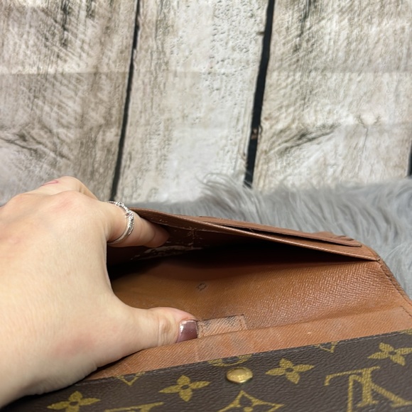 LOUIS VUITTON - International Long Wallet - Picture 8 of 13